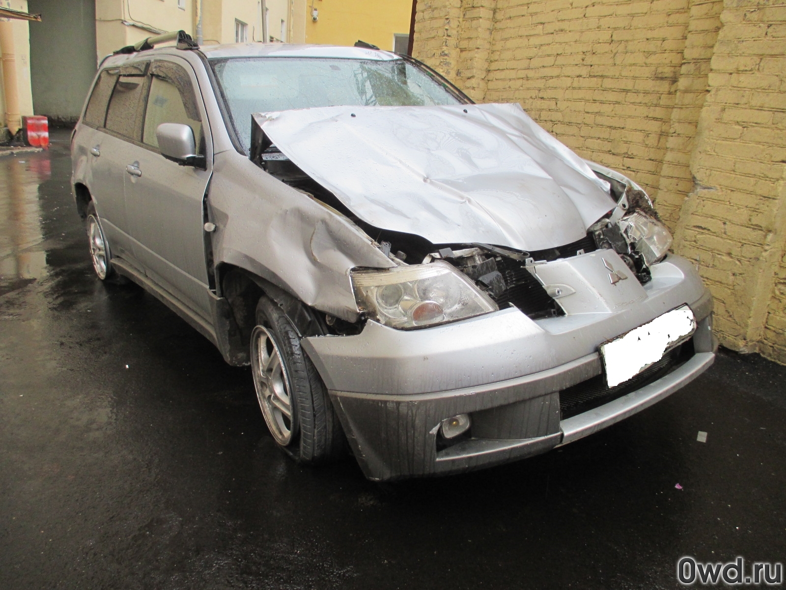 Битый автомобиль Mitsubishi Outlander (2003) в Санкт-Петербурге