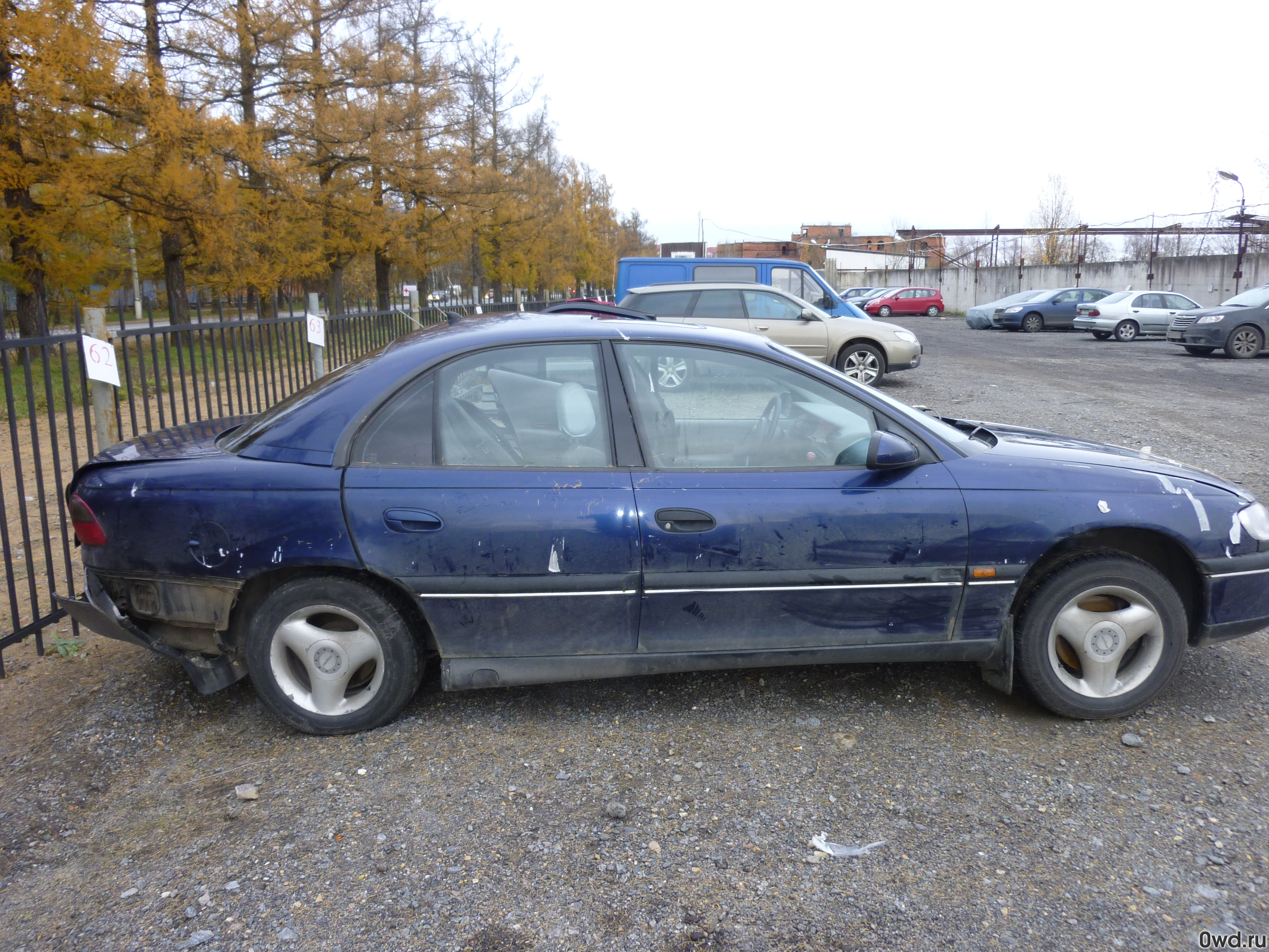 Битый автомобиль Opel Omega (1994) в Санкт-Петербурге